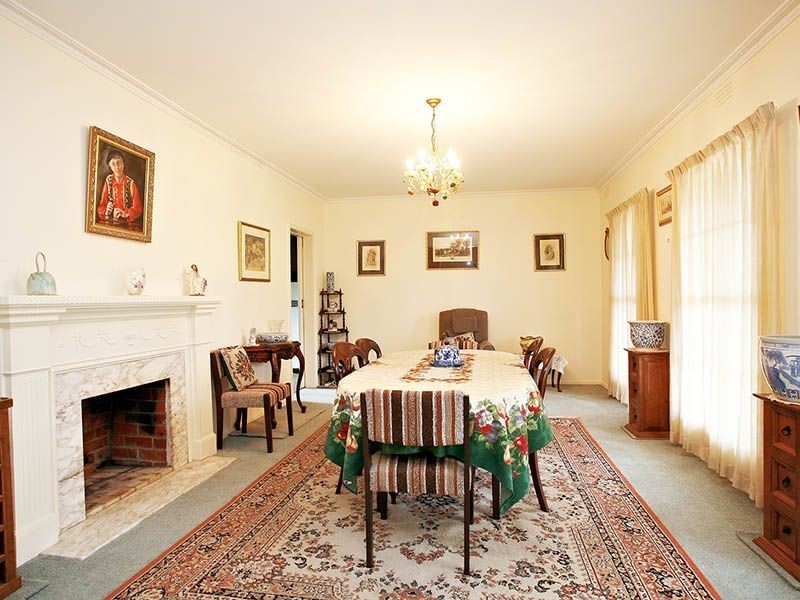 27 Sheehans Road, Blackburn VIC 3130