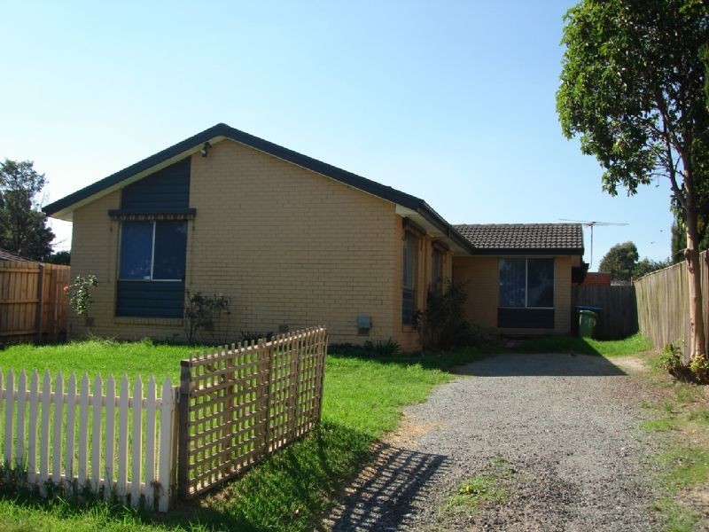 35 Amalfi Drive, Endeavour Hills VIC 3802