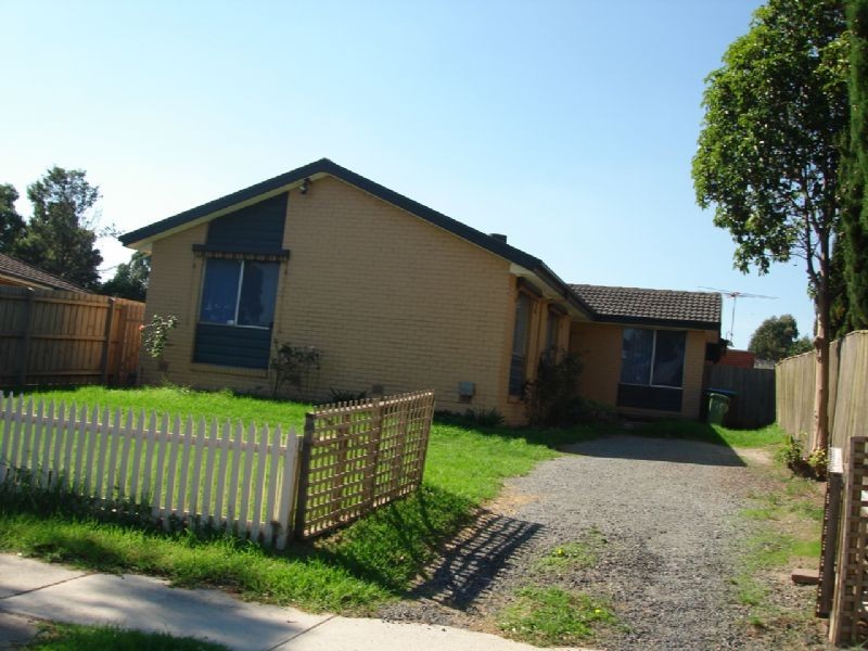 35 Amalfi Drive, Endeavour Hills VIC 3802