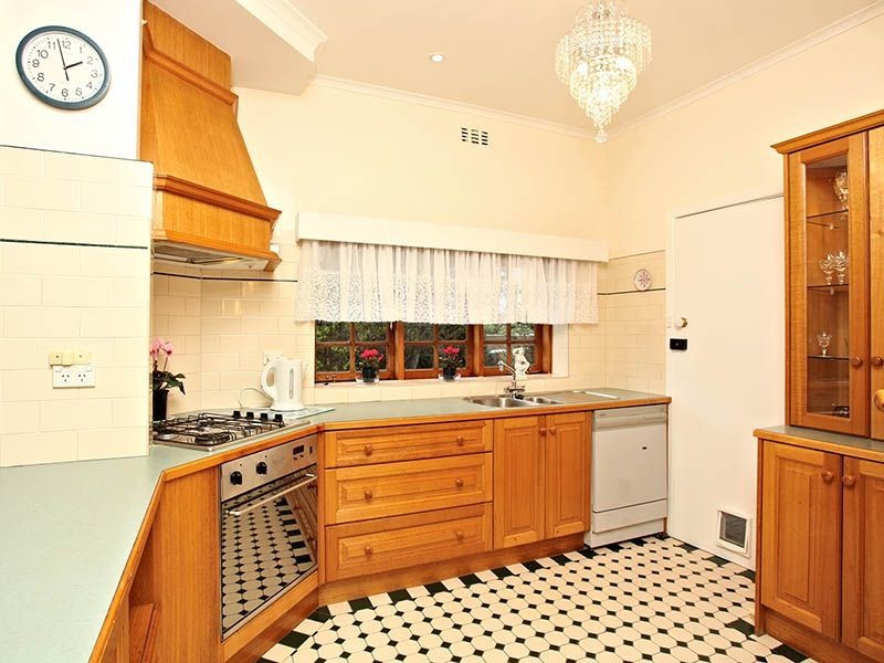 19 Service Road, Blackburn VIC 3130