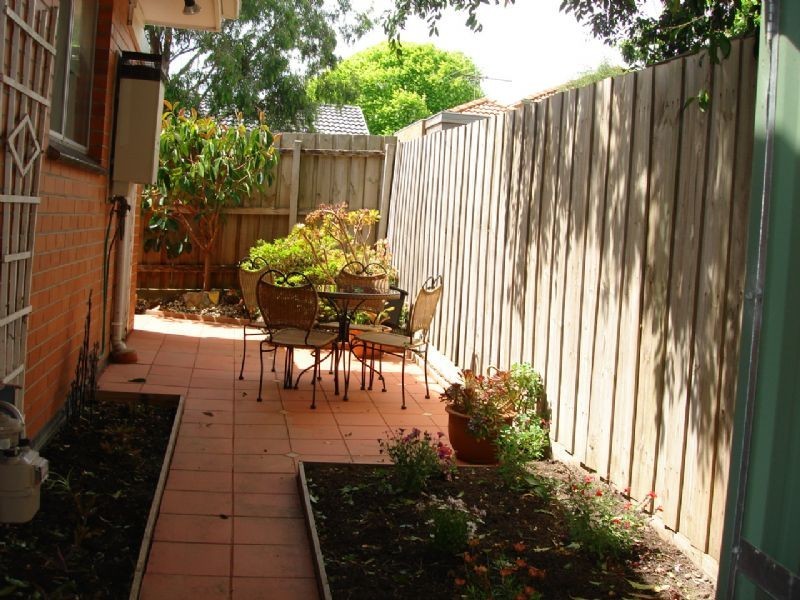 2/119 Holland Road, Blackburn South VIC 3130