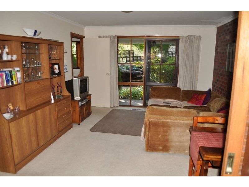 2/11 Vine Street, Blackburn VIC 3130