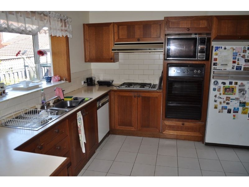 2/11 Vine Street, Blackburn VIC 3130