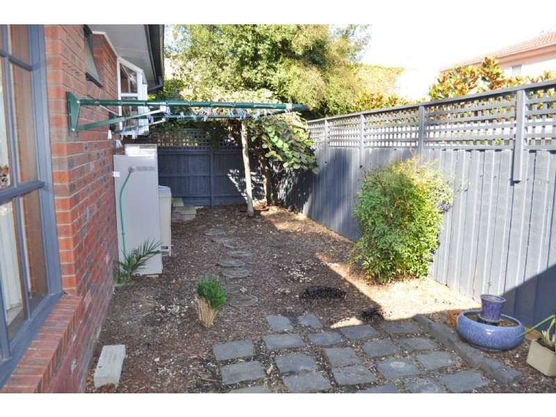 2/11 Vine Street, Blackburn VIC 3130