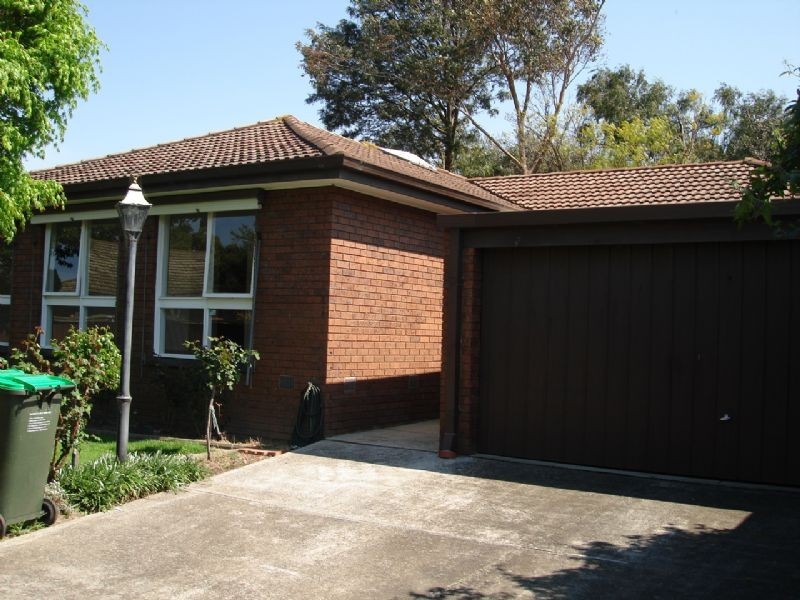 2/20 Service Road, Blackburn VIC 3130