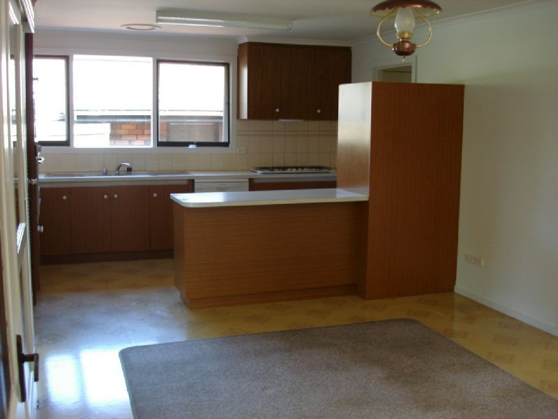 2/20 Service Road, Blackburn VIC 3130