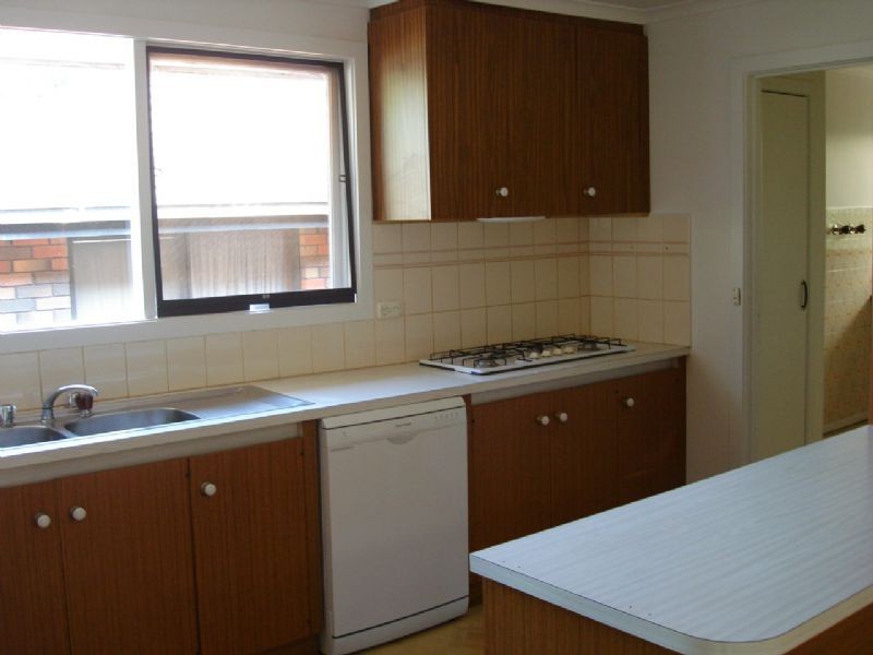 2/20 Service Road, Blackburn VIC 3130