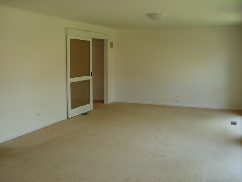 2/20 Service Road, Blackburn VIC 3130