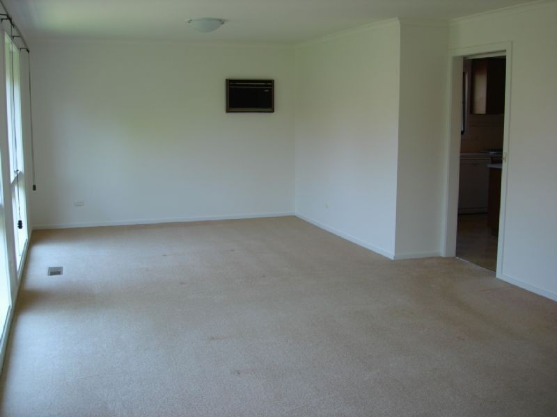 2/20 Service Road, Blackburn VIC 3130