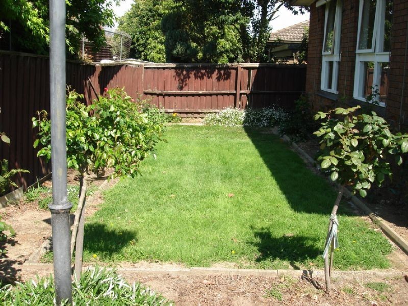 2/20 Service Road, Blackburn VIC 3130