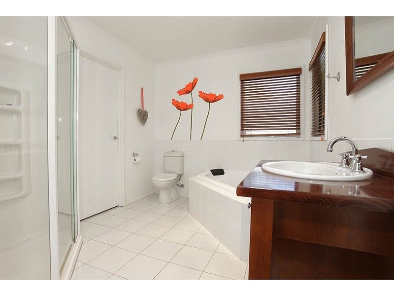 4 Neil Court, Blackburn South VIC 3130