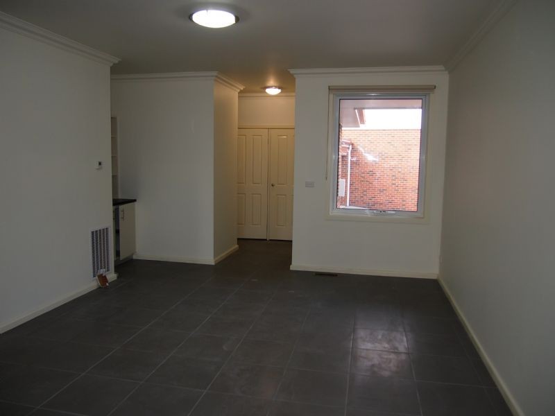 2/8 Lena Grove, Ringwood VIC 3134