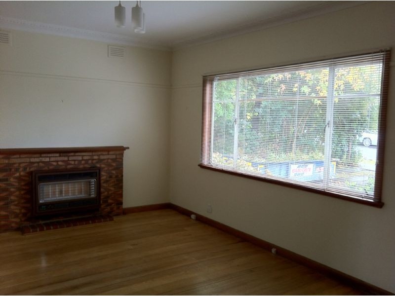 12 Dora Avenue, Blackburn VIC 3130