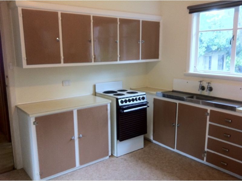 12 Dora Avenue, Blackburn VIC 3130