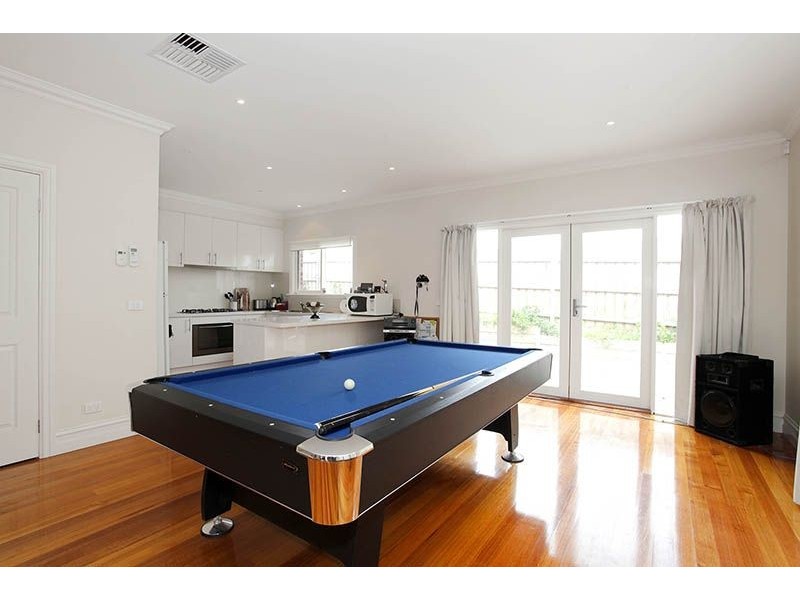 2/4 Hirst Street, Blackburn VIC 3130