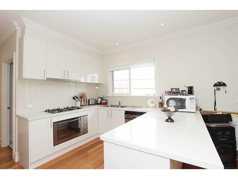 2/4 Hirst Street, Blackburn VIC 3130