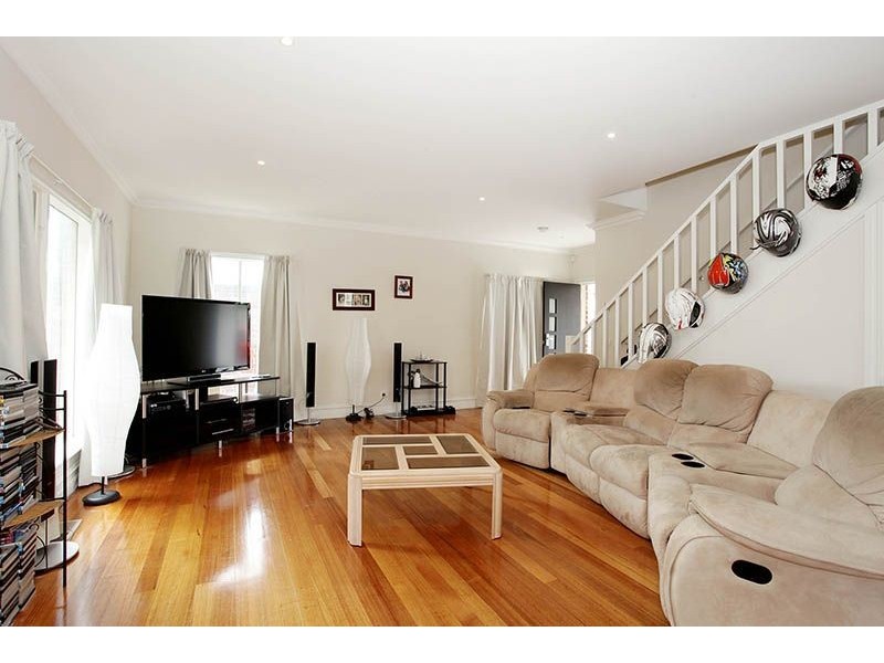 2/4 Hirst Street, Blackburn VIC 3130