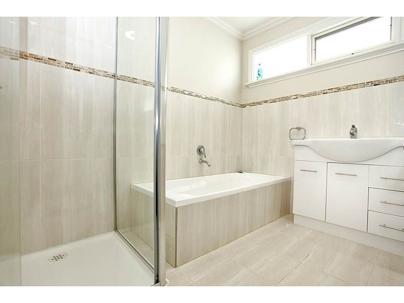 2/4 Hirst Street, Blackburn VIC 3130