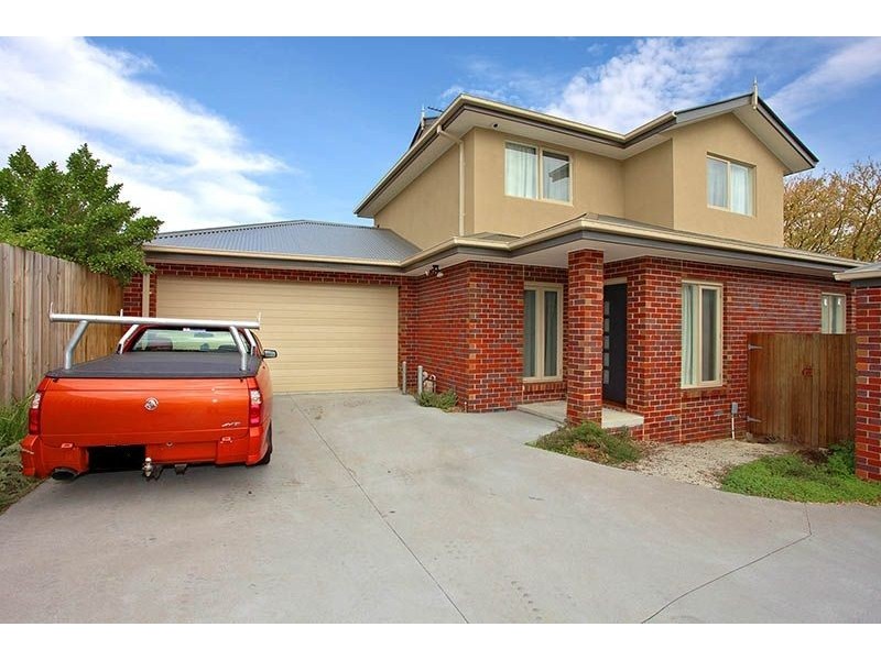 2/4 Hirst Street, Blackburn VIC 3130