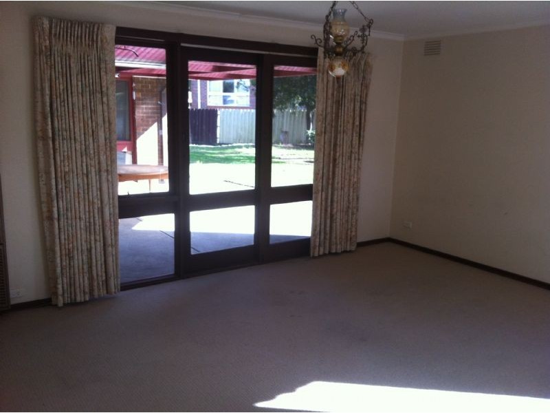 30 Cloverdale Close, Burwood East VIC 3151