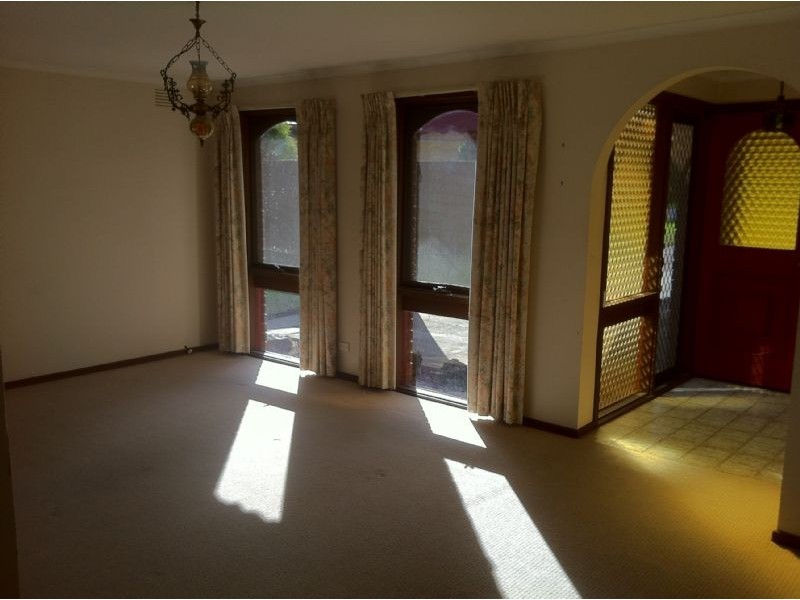 30 Cloverdale Close, Burwood East VIC 3151