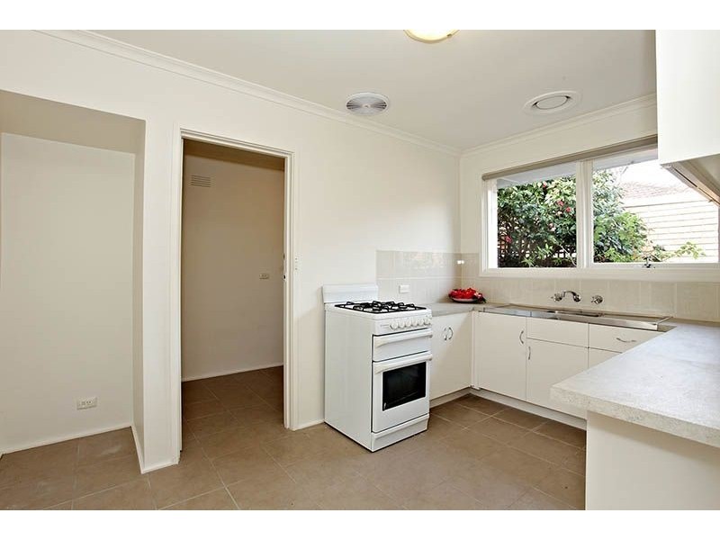 2/79 Surrey Road, Blackburn North VIC 3130