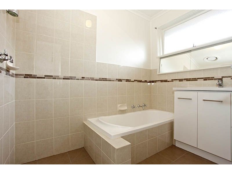 2/79 Surrey Road, Blackburn North VIC 3130