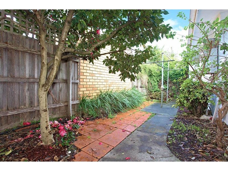 2/79 Surrey Road, Blackburn North VIC 3130
