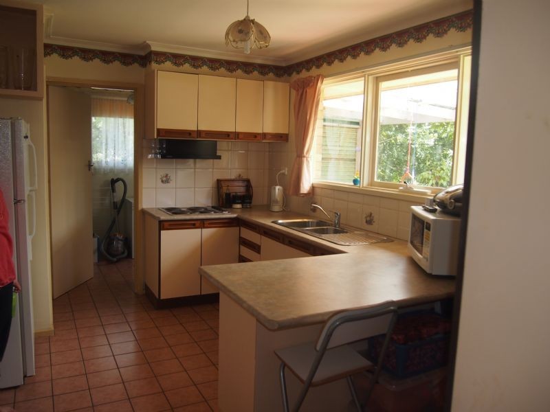 13 Bond Avenue, Blackburn South VIC 3130