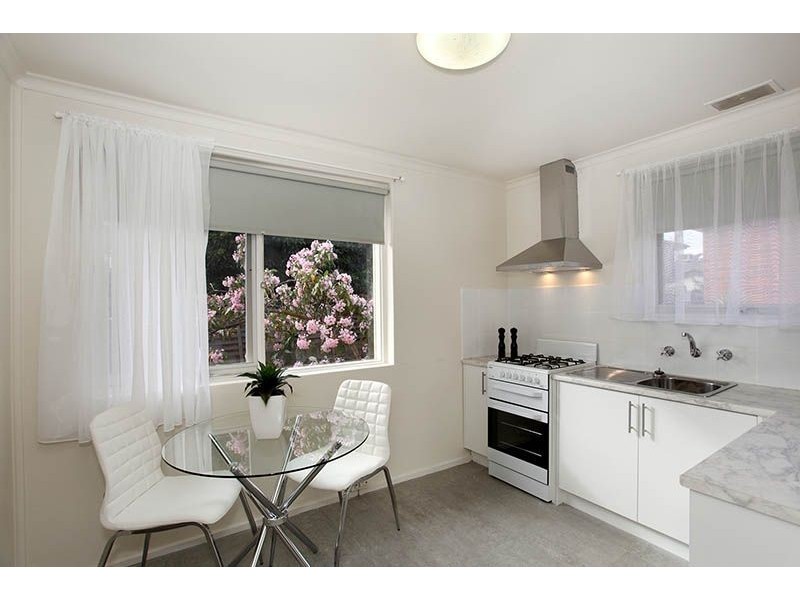 2/11 Main Street, Blackburn VIC 3130