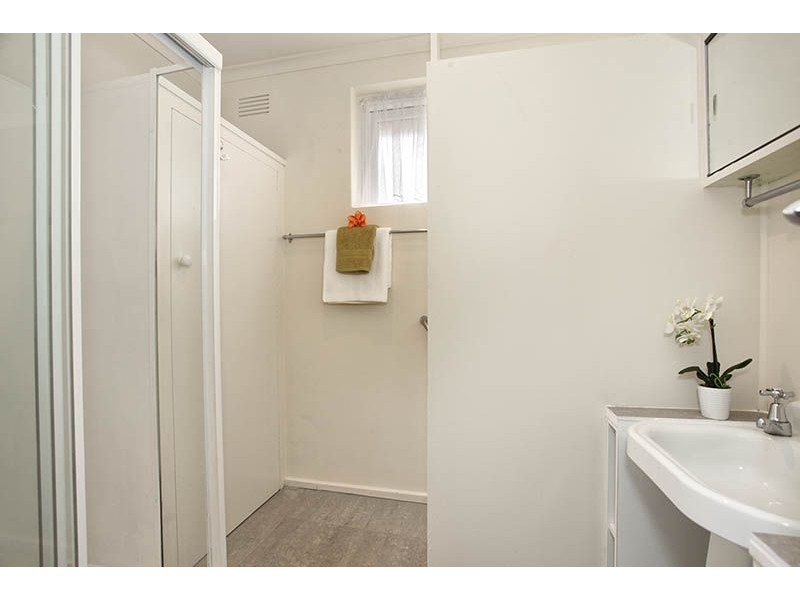 2/11 Main Street, Blackburn VIC 3130