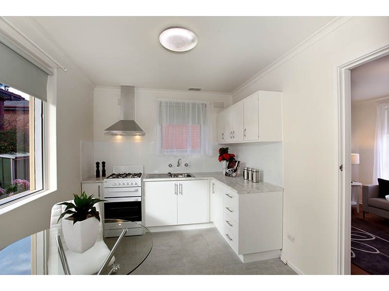 2/11 Main Street, Blackburn VIC 3130