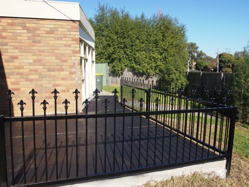 24 Hawthorn Road, Burwood East VIC 3151