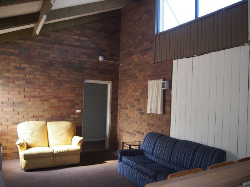 24 Hawthorn Road, Burwood East VIC 3151