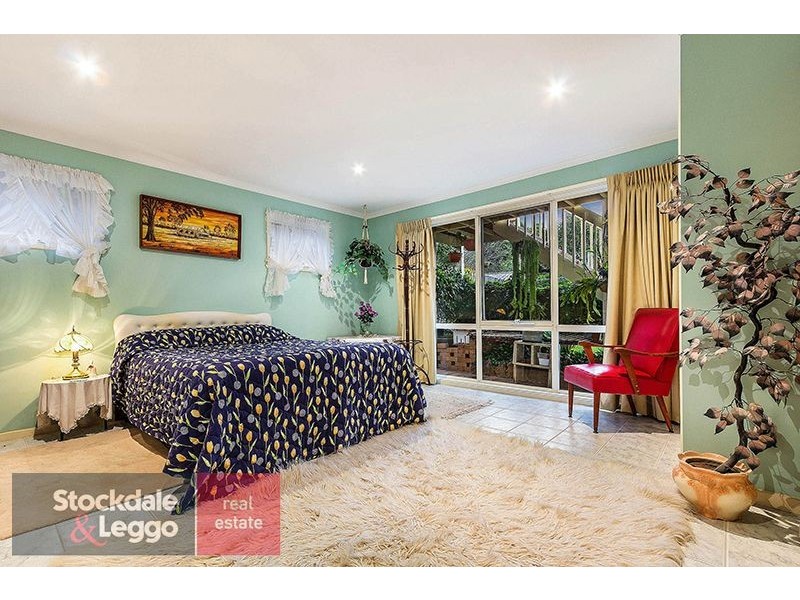 16 Ashburton Drive, Mitcham VIC 3132