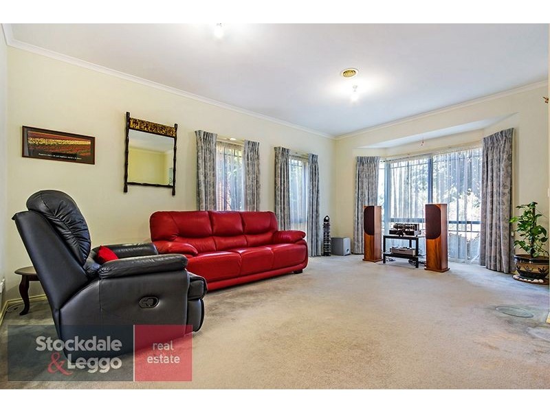 6 Illowra Walk, Blackburn South VIC 3130