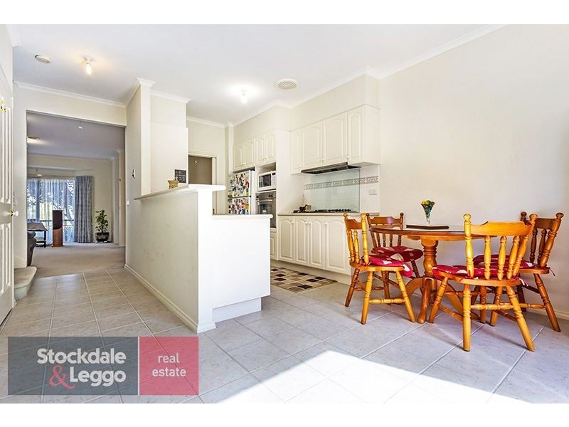 6 Illowra Walk, Blackburn South VIC 3130