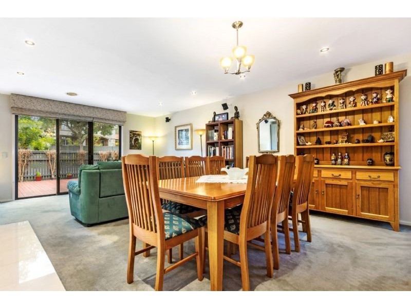 2E Pakenham Street, Blackburn VIC 3130
