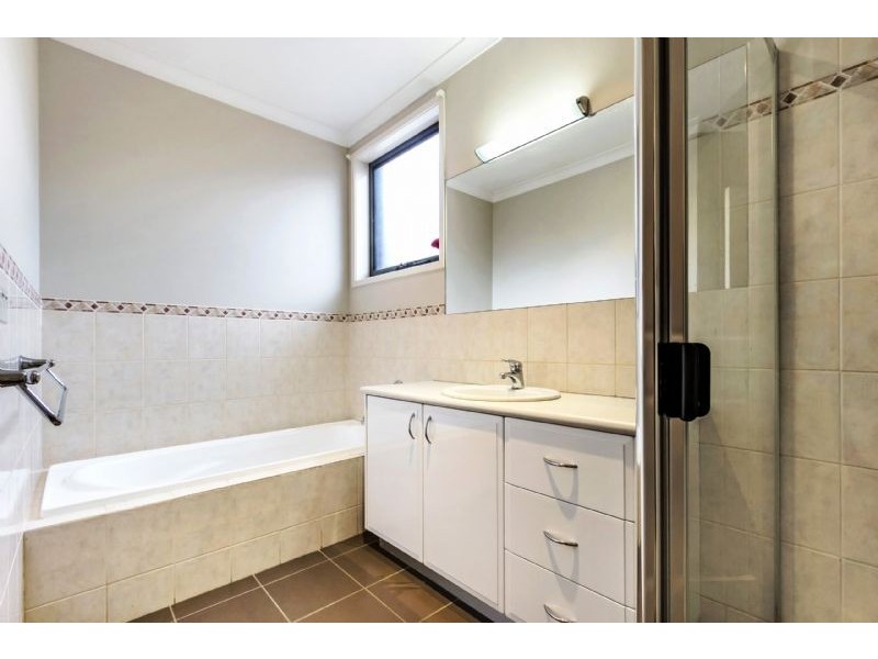 2E Pakenham Street, Blackburn VIC 3130