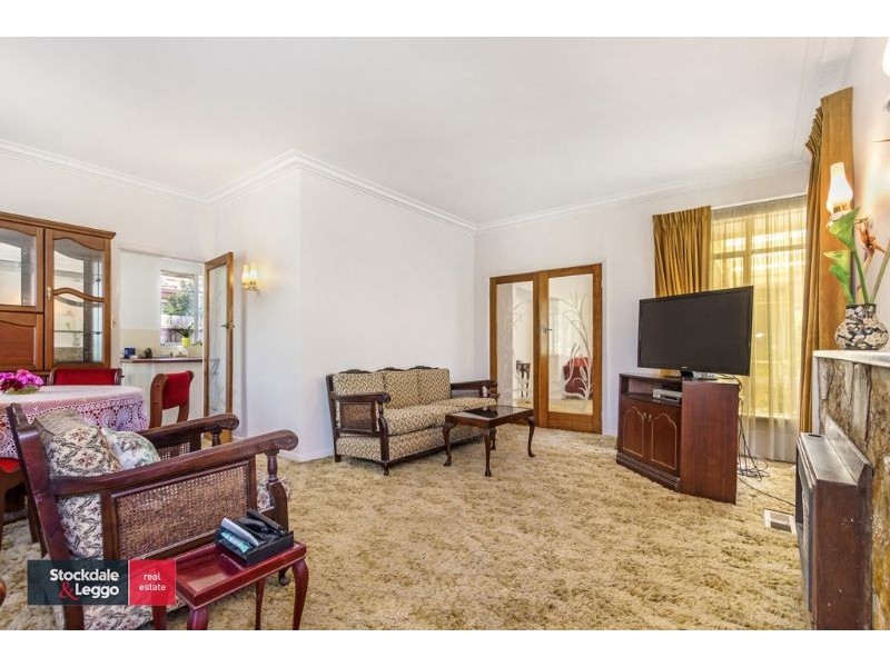 18 Orchard Grove, Blackburn South VIC 3130