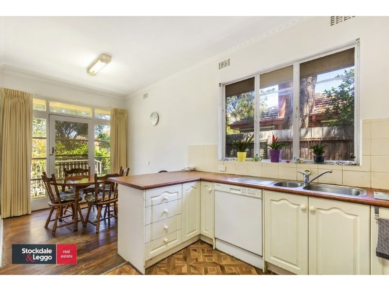 18 Orchard Grove, Blackburn South VIC 3130