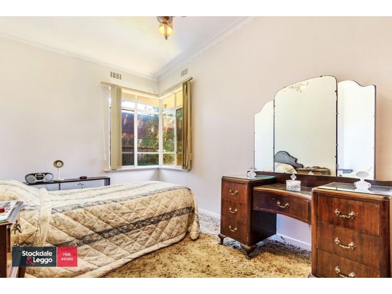 18 Orchard Grove, Blackburn South VIC 3130