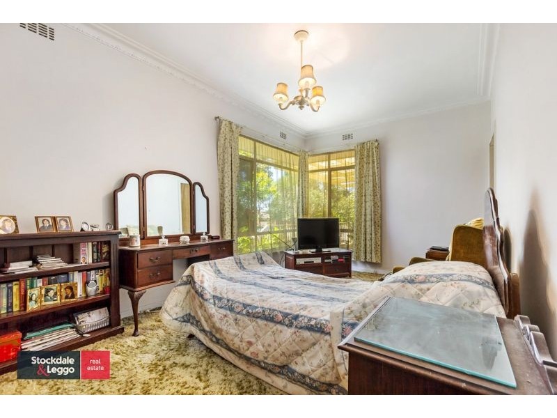 18 Orchard Grove, Blackburn South VIC 3130