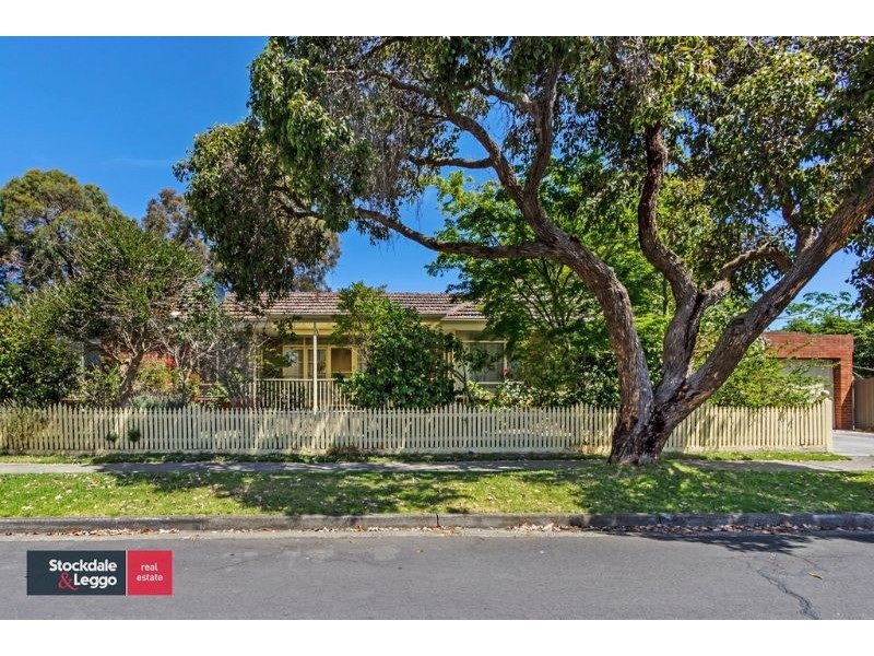 18 Orchard Grove, Blackburn South VIC 3130