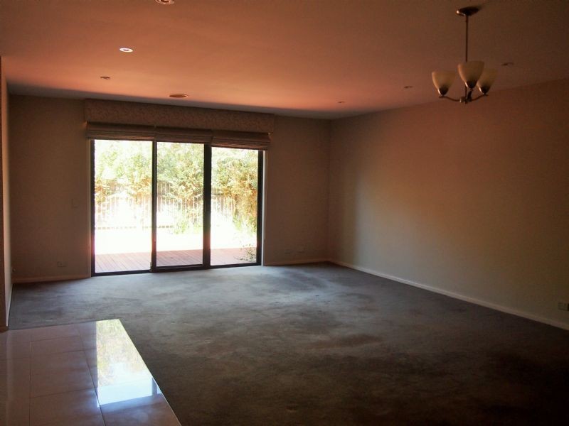 2E Pakenham Street, Blackburn VIC 3130