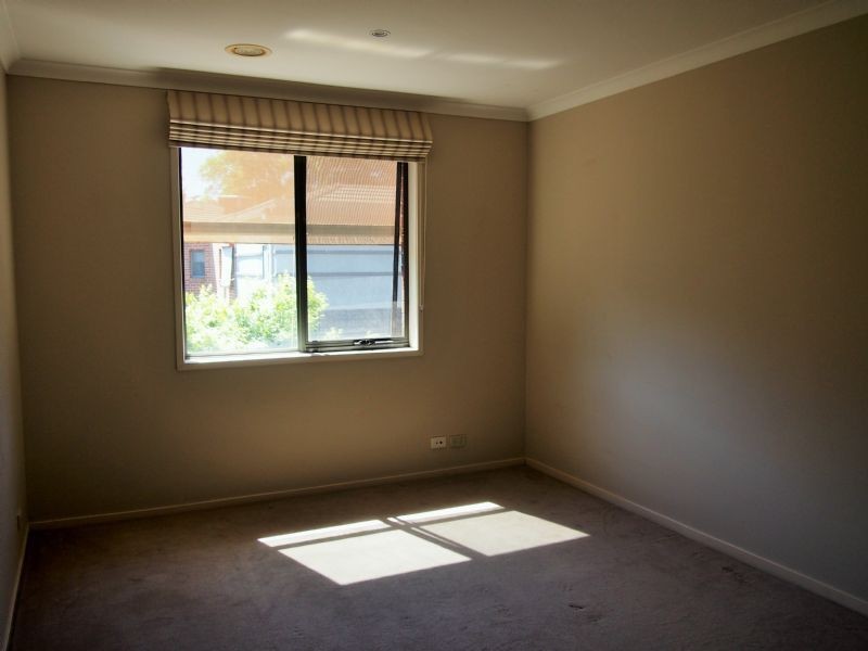 2E Pakenham Street, Blackburn VIC 3130