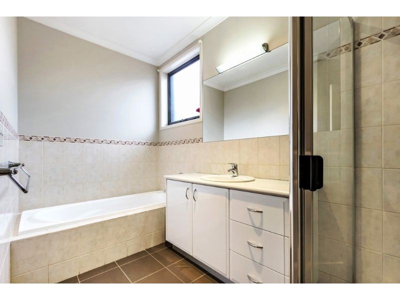 2E Pakenham Street, Blackburn VIC 3130