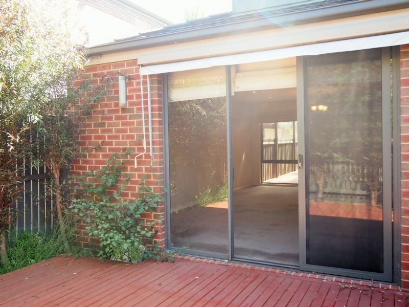 2E Pakenham Street, Blackburn VIC 3130