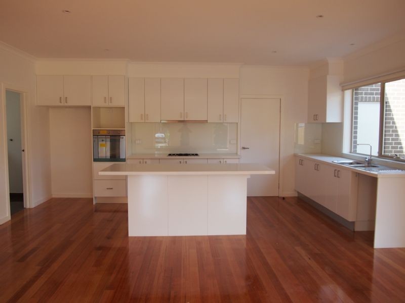 1/8 Edinburgh Road, Blackburn South VIC 3130