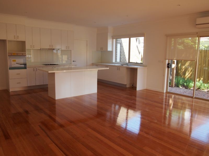 1/8 Edinburgh Road, Blackburn South VIC 3130